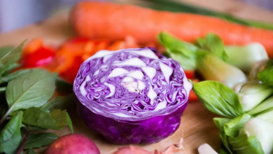 purple cabbage skin