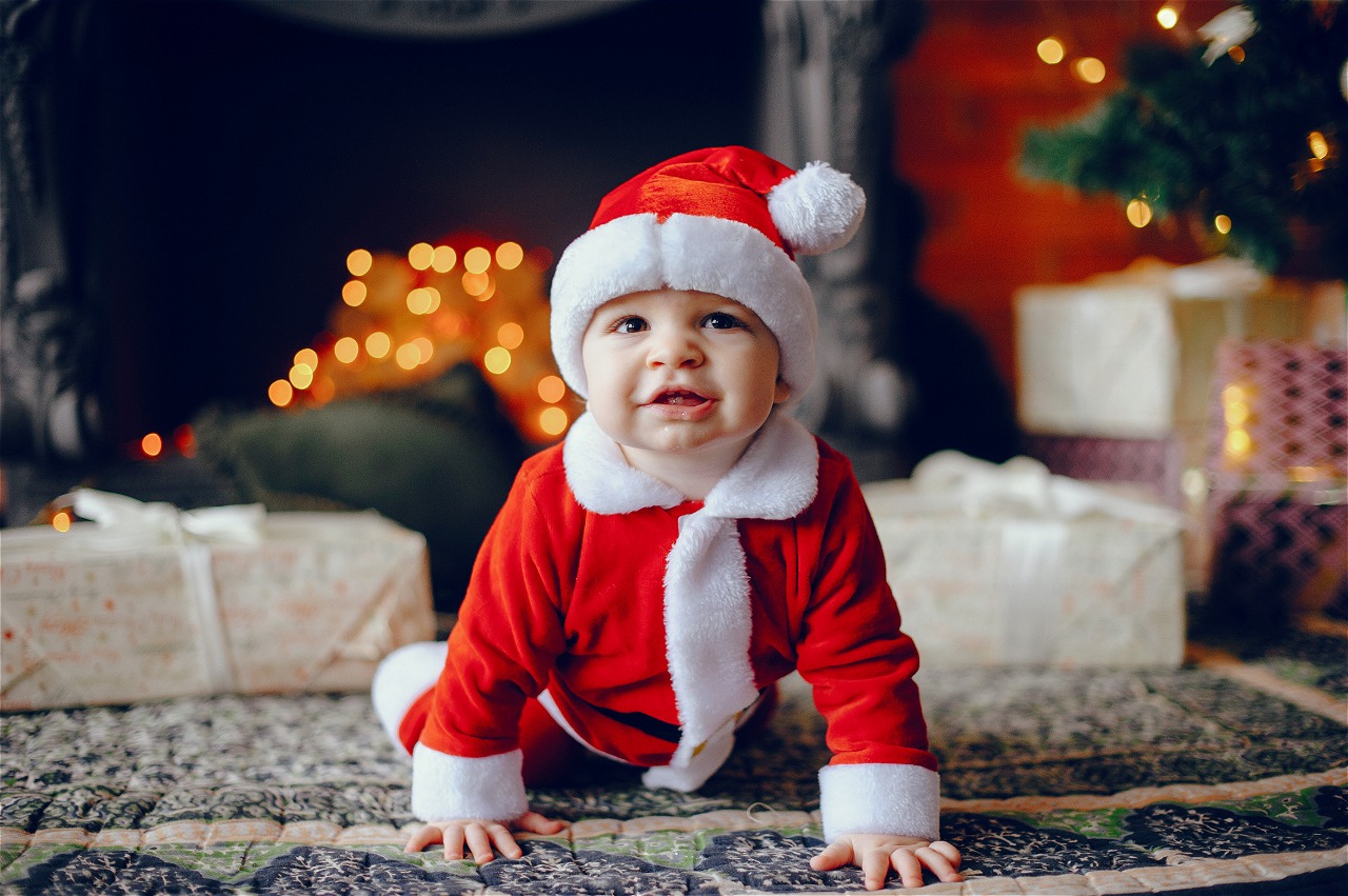 christmas-themed baby clothes