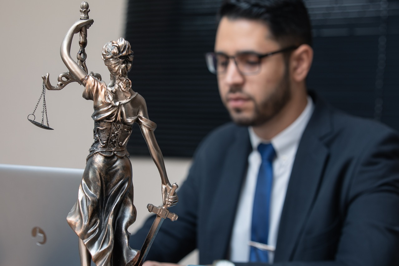employment lawyer