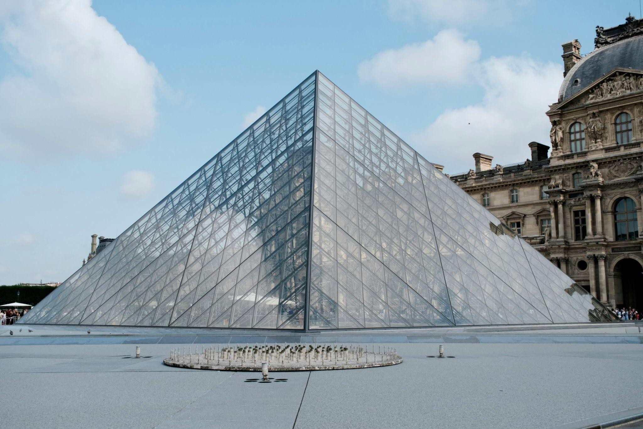 louvre abu dhabi family visit cost