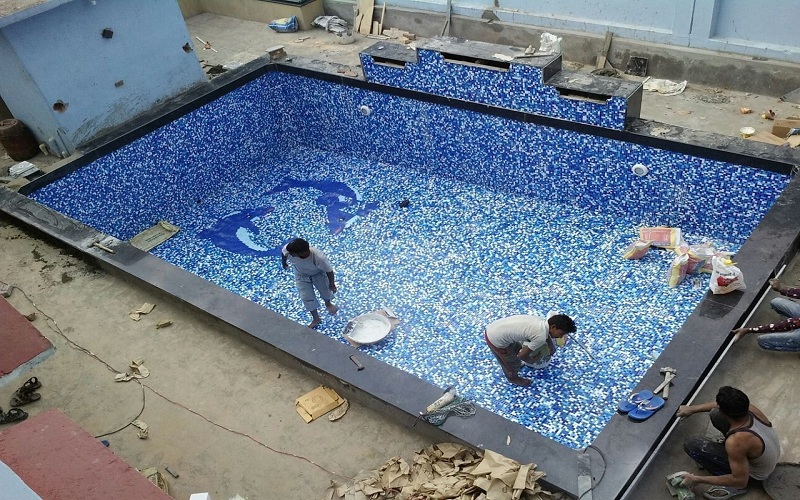 pool building companies