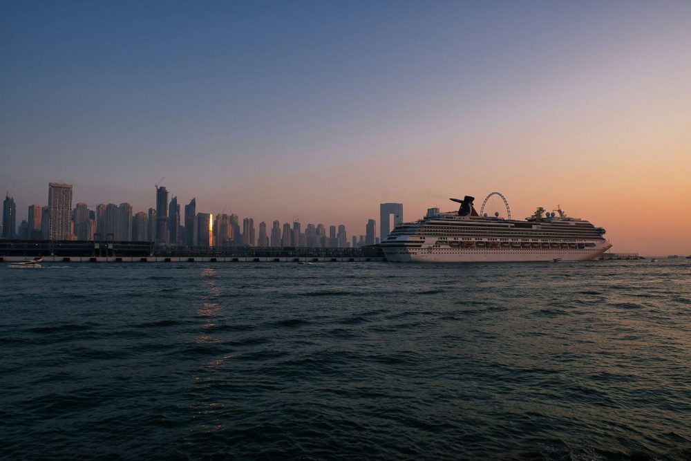 yacht dinner cruise